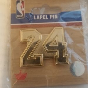 KOBE BRYANT LAKERS SCULPTED GOLD LAPEL PIN 24 COLL